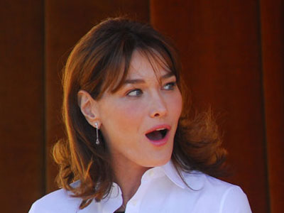 «Εκτός λειτουργίας» η Carla Bruni
